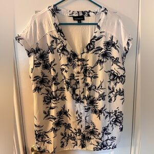 Fortune & Ivy. Joanna Natural Button Mixed
Material Top. Size XXL.